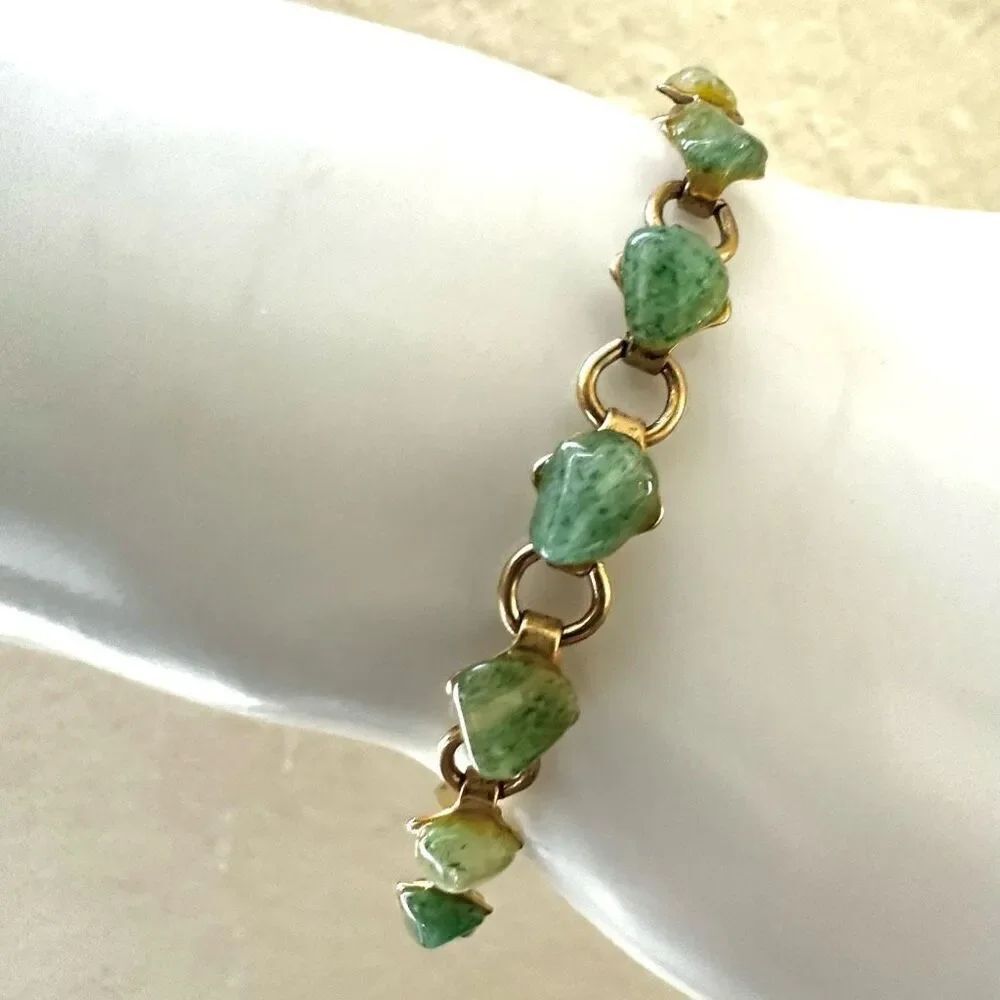 Gold tone aventurine chip link bracelet